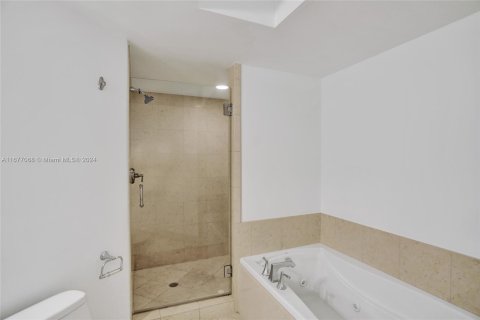 Condo in Aventura, Florida, 3 bedrooms  № 1402897 - photo 17