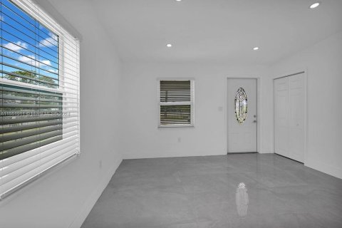 Villa ou maison à vendre à Opa-locka, Floride: 2 chambres, 55.18 m2 № 1071875 - photo 22