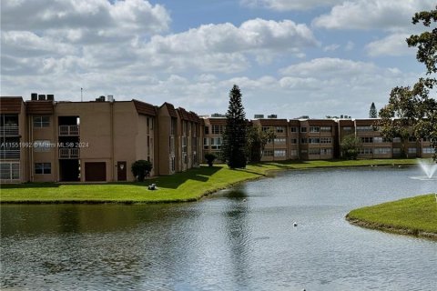 Copropriété à vendre à Sunrise, Floride: 2 chambres, 78.97 m2 № 1072007 - photo 23