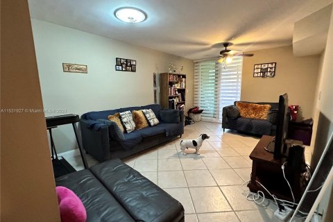 Купить кондоминиум в Майами-Лейкс, Флорида 2 спальни, 78.97м2, № 1071970 - фото 6