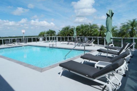 Condo in Miami Beach, Florida, 1 bedroom  № 1348618 - photo 10