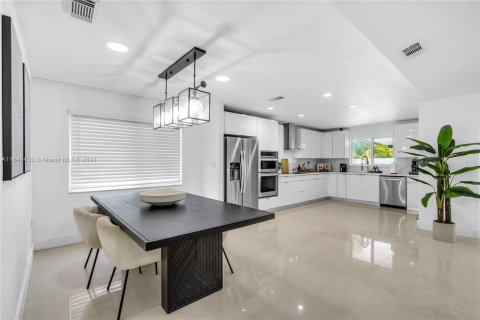 Villa ou maison à vendre à Hialeah, Floride: 3 chambres, 137.5 m2 № 1331801 - photo 23