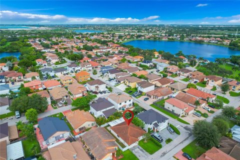 Villa ou maison à vendre à Hialeah, Floride: 3 chambres, 137.5 m2 № 1331801 - photo 2