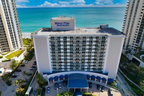 Hotel en venta en Sunny Isles Beach, Florida, 33.44 m2 № 1076594 - foto 2