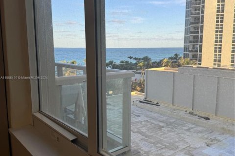 Hotel in Sunny Isles Beach, Florida 33.44 sq.m. № 1076594 - photo 7