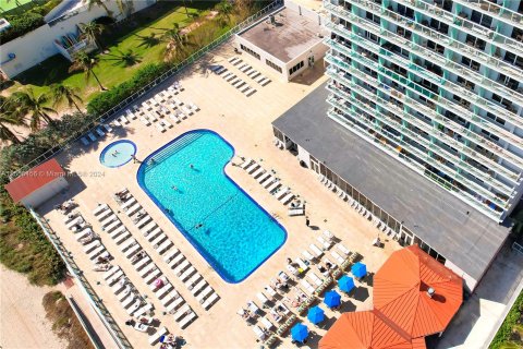 Hotel in Sunny Isles Beach, Florida 33.44 sq.m. № 1076594 - photo 25