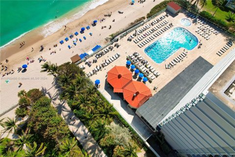 Hotel in Sunny Isles Beach, Florida 33.44 sq.m. № 1076594 - photo 1