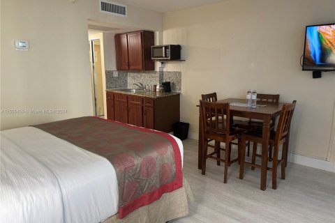 Hotel en venta en Sunny Isles Beach, Florida, 33.44 m2 № 1076594 - foto 20