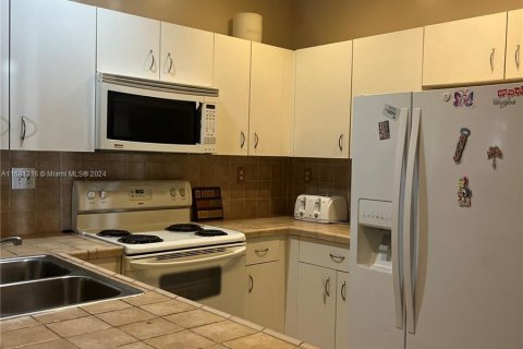 Townhouse in Miami, Florida 3 bedrooms, 134.8 sq.m. № 1415446 - photo 12