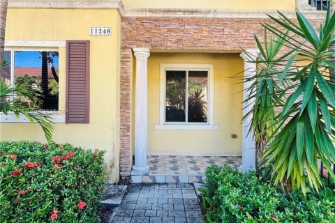 Townhouse in Miami, Florida 3 bedrooms, 134.8 sq.m. № 1415446 - photo 1