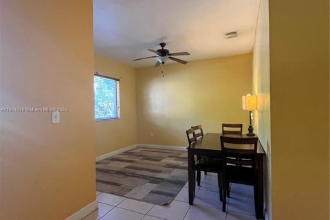 Townhouse in Miami, Florida 3 bedrooms, 134.8 sq.m. № 1415446 - photo 5