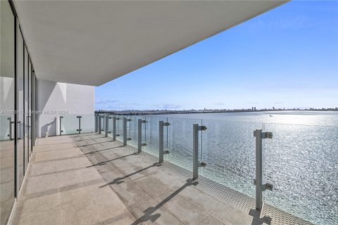 Copropriété à louer à Miami, Floride: 3 chambres, 219.99 m2 № 1226531 - photo 9