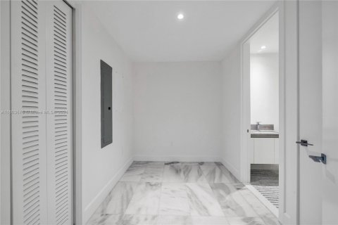 Copropriété à louer à Miami, Floride: 3 chambres, 219.99 m2 № 1226531 - photo 14