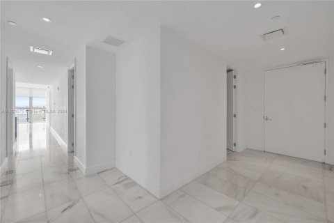 Copropriété à louer à Miami, Floride: 3 chambres, 219.99 m2 № 1226531 - photo 13