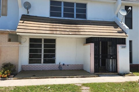 Townhouse in North Lauderdale, Florida 3 bedrooms, 151.62 sq.m. № 1228162 - photo 15