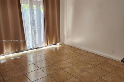 Touwnhouse à vendre à North Lauderdale, Floride: 3 chambres, 151.62 m2 № 1228162 - photo 10