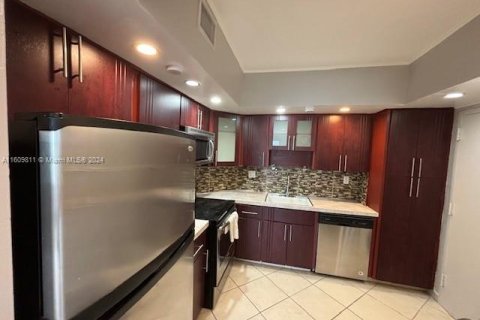 Copropriété à vendre à Sunny Isles Beach, Floride: 2 chambres, 125.42 m2 № 1292575 - photo 11