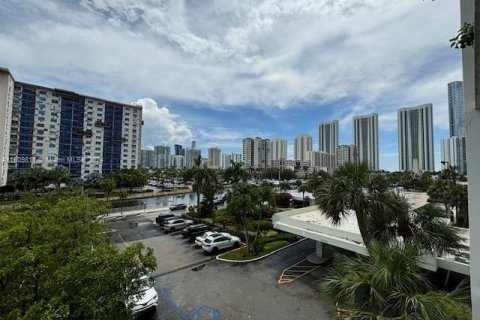 Condo in Sunny Isles Beach, Florida, 2 bedrooms  № 1292575 - photo 20