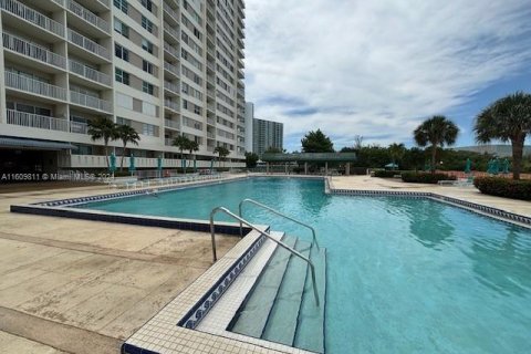 Condo in Sunny Isles Beach, Florida, 2 bedrooms  № 1292575 - photo 21