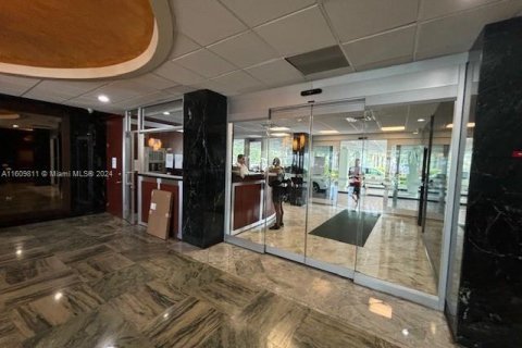 Copropriété à vendre à Sunny Isles Beach, Floride: 2 chambres, 125.42 m2 № 1292575 - photo 2