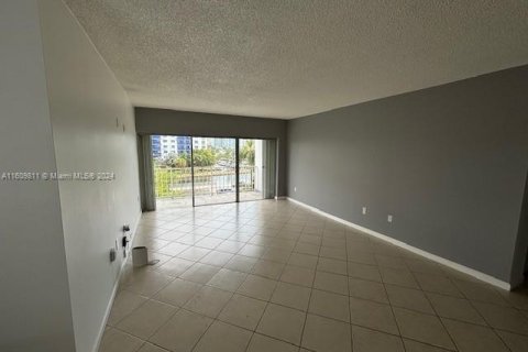 Condo in Sunny Isles Beach, Florida, 2 bedrooms  № 1292575 - photo 6