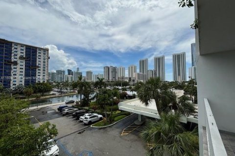 Copropriété à vendre à Sunny Isles Beach, Floride: 2 chambres, 125.42 m2 № 1292575 - photo 19