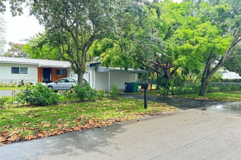 House in Miami, Florida 4 bedrooms, 166.48 sq.m. № 1209031 - photo 3