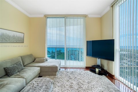 Condo in Hallandale Beach, Florida, 3 bedrooms  № 1064877 - photo 3