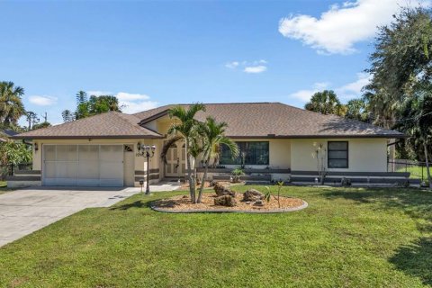 Casa en venta en Port Charlotte, Florida, 3 dormitorios, 174.01 m2 № 1394532 - foto 1