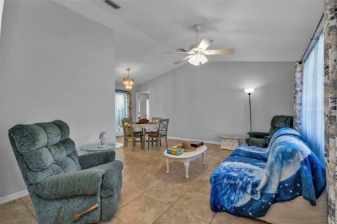 Villa ou maison à vendre à Port Charlotte, Floride: 3 chambres, 174.01 m2 № 1394532 - photo 3