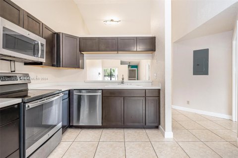 Townhouse in Plantation, Florida 2 bedrooms, 98.66 sq.m. № 1058476 - photo 10