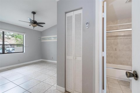 Townhouse in Plantation, Florida 2 bedrooms, 98.66 sq.m. № 1058476 - photo 18