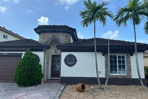 Casa en venta en Cutler Bay, Florida, 3 dormitorios, 163.51 m2 № 1348051 - foto 1