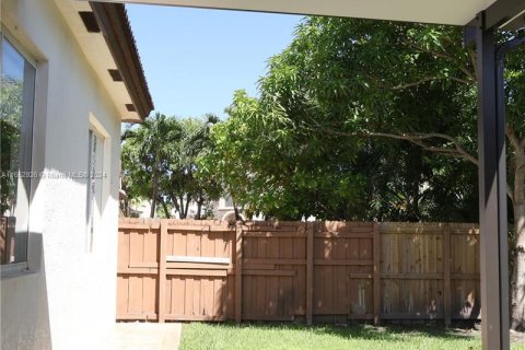 House in Cutler Bay, Florida 3 bedrooms, 163.51 sq.m. № 1348051 - photo 21