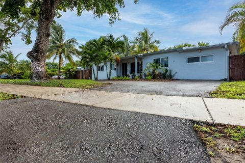 House in Fort Lauderdale, Florida 3 bedrooms, 147.99 sq.m. № 1348134 - photo 1