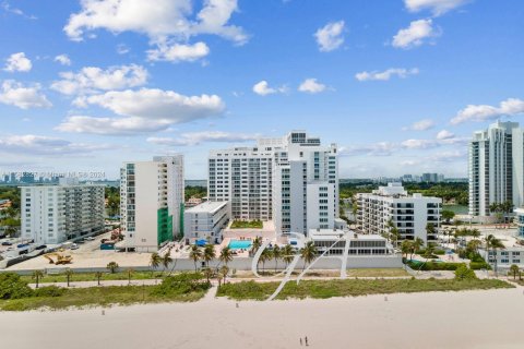 Condo in Miami Beach, Florida, 1 bedroom  № 1168355 - photo 9