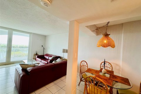 Condo in Miami Beach, Florida, 1 bedroom  № 1168355 - photo 17