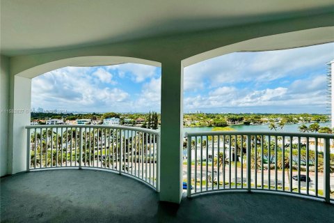 Condo in Miami Beach, Florida, 1 bedroom  № 1168355 - photo 21