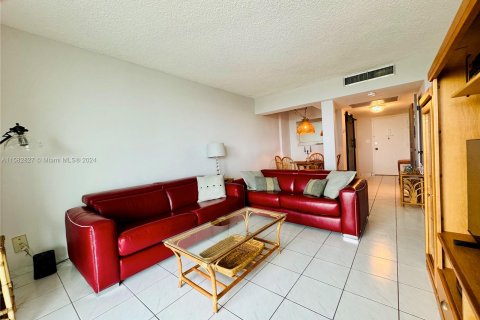 Condo in Miami Beach, Florida, 1 bedroom  № 1168355 - photo 15