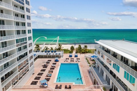 Condo in Miami Beach, Florida, 1 bedroom  № 1168355 - photo 10