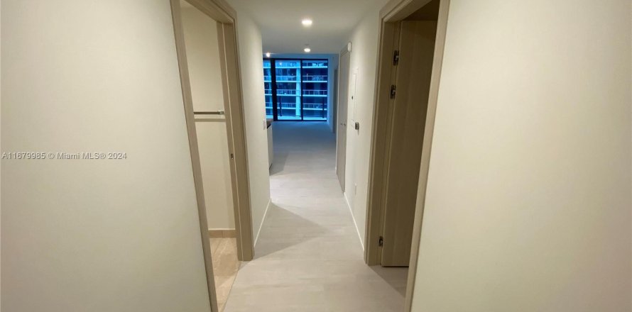 Condominio en Miami, Florida, 1 dormitorio  № 1409370