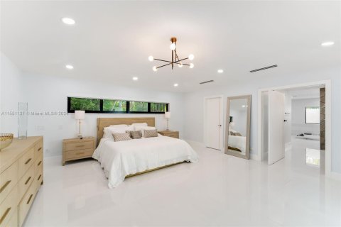 Casa en venta en Pinecrest, Florida, 5 dormitorios, 348.2 m2 № 1067924 - foto 12