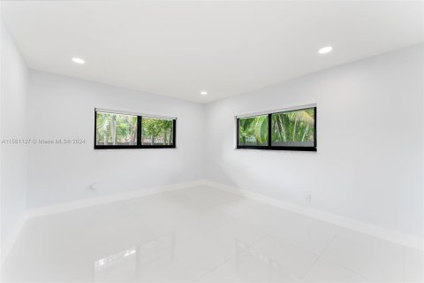 Casa en venta en Pinecrest, Florida, 5 dormitorios, 348.2 m2 № 1067924 - foto 21