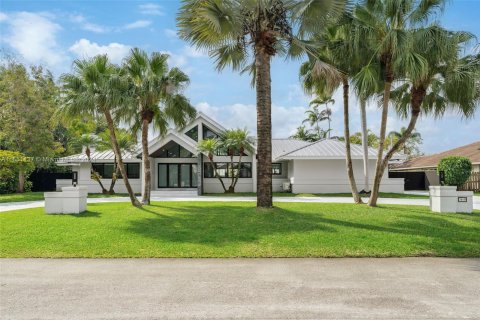Villa ou maison à vendre à Pinecrest, Floride: 5 chambres, 348.2 m2 № 1067924 - photo 1