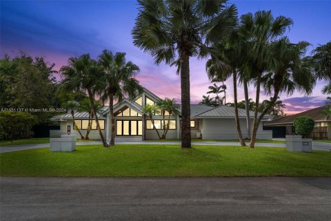 House in Pinecrest, Florida 5 bedrooms, 348.2 sq.m. № 1067924 - photo 30