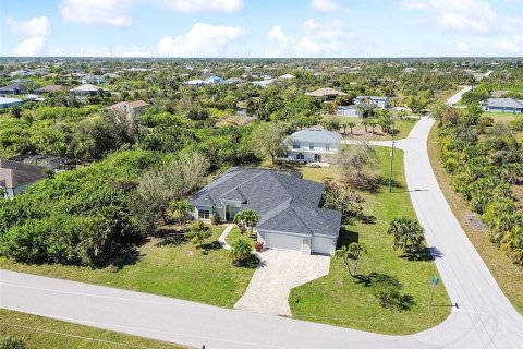 House in Port Charlotte, Florida 3 bedrooms, 214.88 sq.m. № 1027959 - photo 4