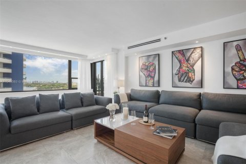 Condo in Miami Beach, Florida, 4 bedrooms  № 1040066 - photo 16