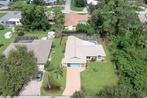 House in Port Charlotte, Florida 3 bedrooms, 140.56 sq.m. № 1389172 - photo 30