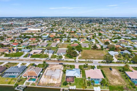 House in Cape Coral, Florida 3 bedrooms, 131.09 sq.m. № 1059157 - photo 1