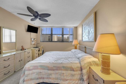 Condo in North Palm Beach, Florida, 2 bedrooms  № 1168672 - photo 11